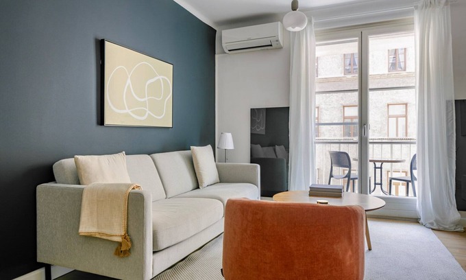 Wieden Apartment | Blueground | Wieden, balcony, nr Belvedere