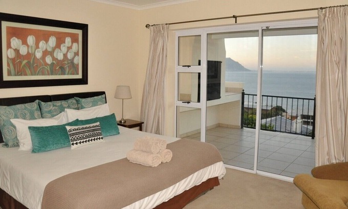 Simon's Town Villa | Blueline Villa - Beach and Mountain Views