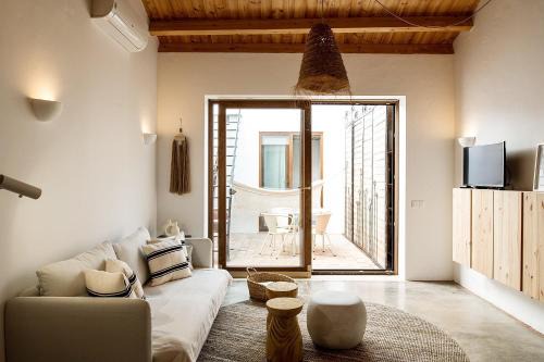 Portimao House | BnB Homes Modern Cozy Townhouse with 2 bedrooms and patio in the Old Town