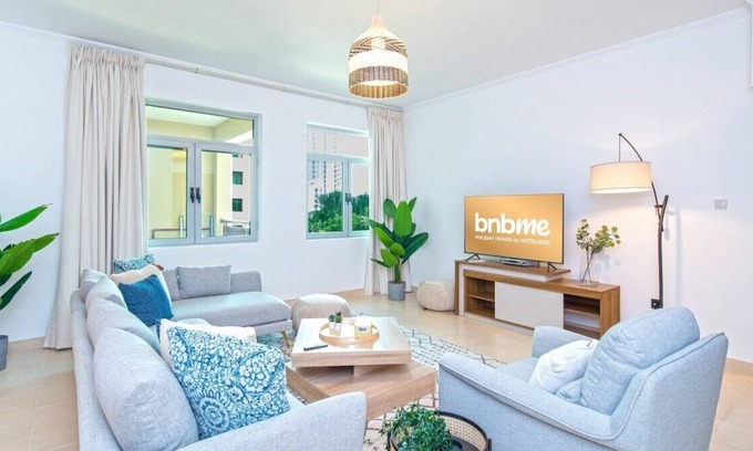 Dubai Apartment | bnbme | Modern Apartment in The Greens | Near Dubai Marina