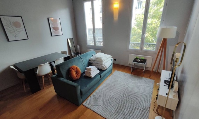 Quartier Sainte-Avoye Apartment | BnBNook - Chic 1BR Near Le Marais and Vosges