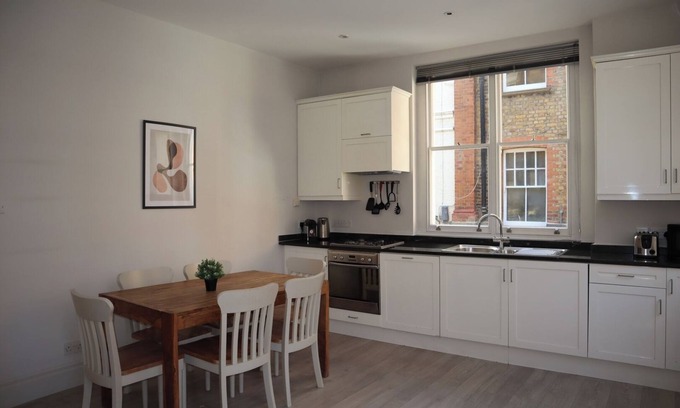 Holborn and Covent Garden Apartment | BnBNook - Elegant Bloomsbury 1BR - Soho and West End