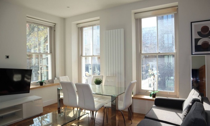 Fitzrovia Apartment | BnBNook - Stylish 3BR by West End and Covent Garden