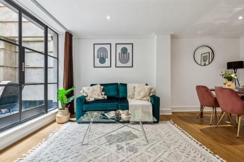 The City of London Apartment | BnBNova - Holborn & Central London with Patio