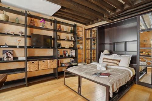 Enfants-Rouges Apartment | BnBNova - Pompidou & Le Marais