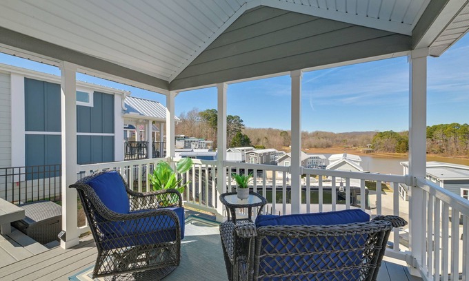 Sherrills Ford Cottage | Boat & Fish: Waterfront Gem in Sherrills Ford!