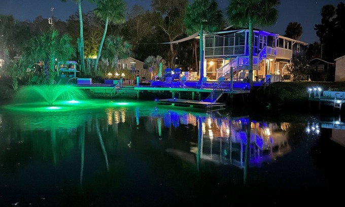 Weeki Wachee Gardens House | 🛥️🛥️Boat House in Weeki Wachee-10 minute easy paddle to main river