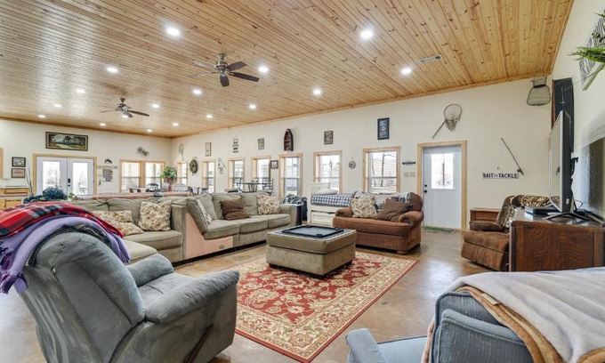 Negreet House | Boat Launch On-Site Lakefront Toledo Bend Getaway