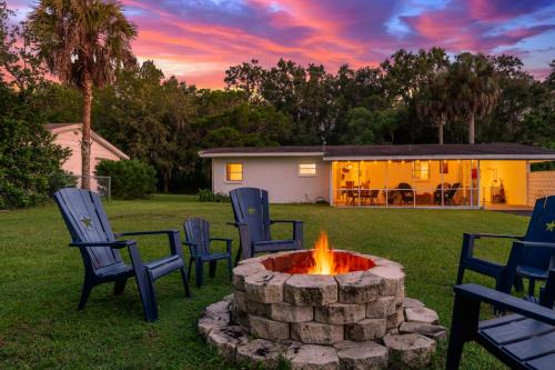 Crystal River House | Boat Parking Retreat near Kings Bay