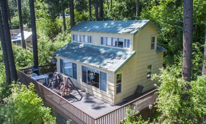 Hayden Lake Cabin | BOATDOCK W/2 SLIPS,WATER TRAMPOLINE, FLOATING ISLAND,SHUFFLEBOARD,GAMEROOM