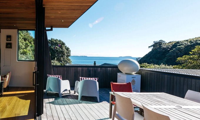 Palm Beach House | BOATSHED COVE | Coast and Country | WINTER DEAL - Stay for 3, Pay for 2