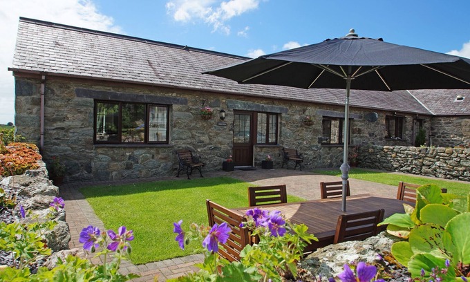Gaerwen House | Bodhyfryd - Three Bedroom House, Sleeps 6