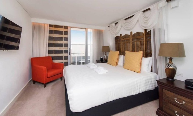 West Perth Apartment | Bohemian 1 Bedroom Apartment with Rooftop Terrace