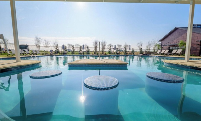 Forney House | Boho Chic Cozy Oasis+Pool+Gym+Ping Pong+Air Hockey