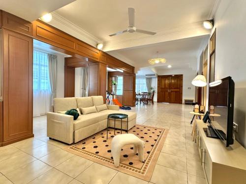 Kota Kinabalu House | BohoHaven Semi D 5R3B 10to12pax with CarGarage