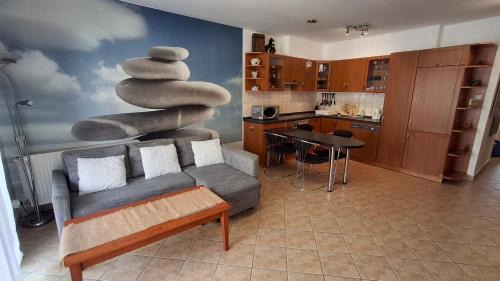Ferencvaros Apartment | BOK - Central modern 2BR Apt w balcony, FREE INDOOR PARKING!