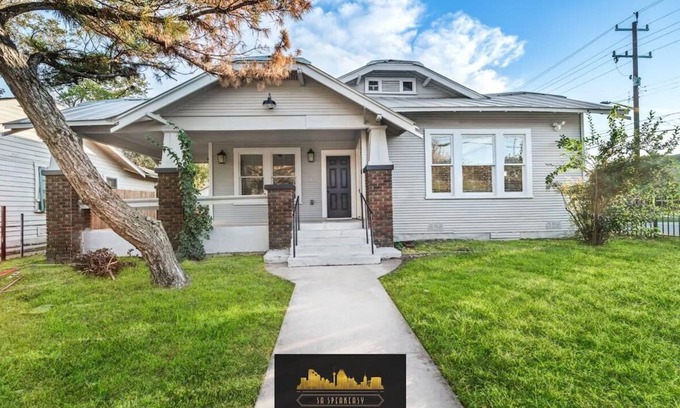 Eastside Promise Neighborhood House | Bold Bright 4BR/3.5FULL BATHS Near Riverwalk Dtown