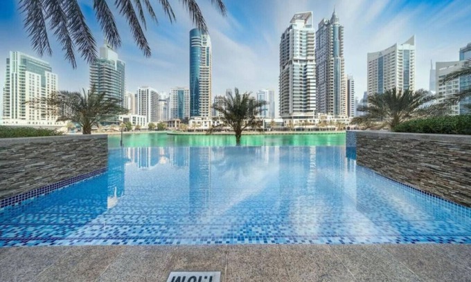 Dubai Marina Apartment | Bonaire Tower - Airy One Bedroom in Dubai Marina