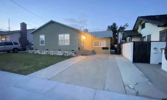 Eastside House | BonVoyage-Sleep&Sail-OvernightLayovers-Sleeps 8 Near Airport-Cruise Ports