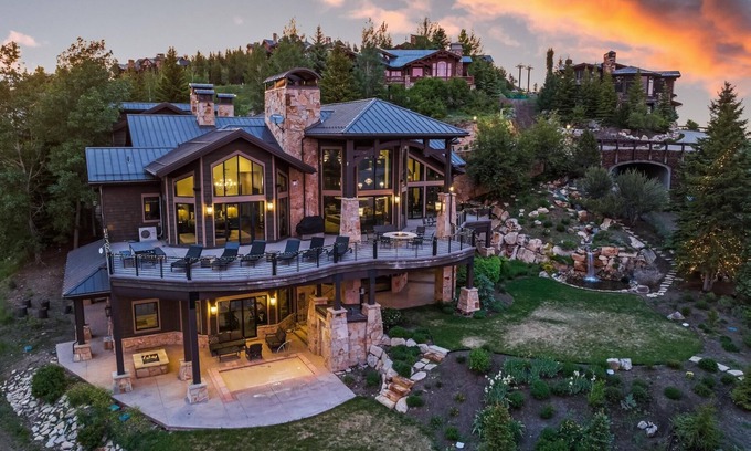 Deer Valley House | Book a Holiday Stay! Ultra-Luxe Chalet in Deer Crest! Private Ski Run! Game Room! Sauna! Hot Tub!