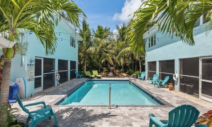 Siesta Key Condo | 🦩Book Me Baby! Wildflower Inn Siesta Key #7 Split Leaf🦩