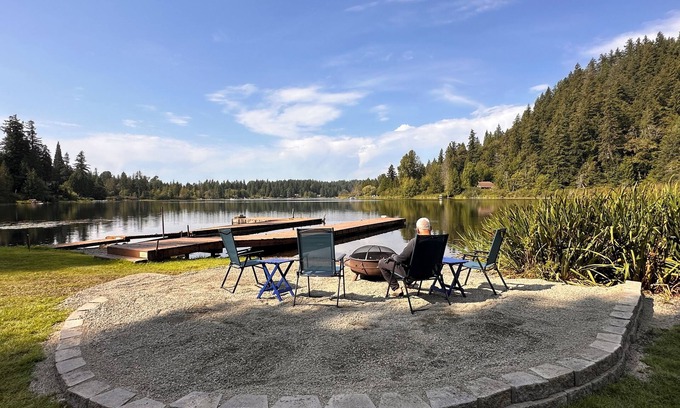 Maple Heights-Lake Desire House | Book now for 2026 World Cup - Private no stairs house 5 watercraft hiking trails