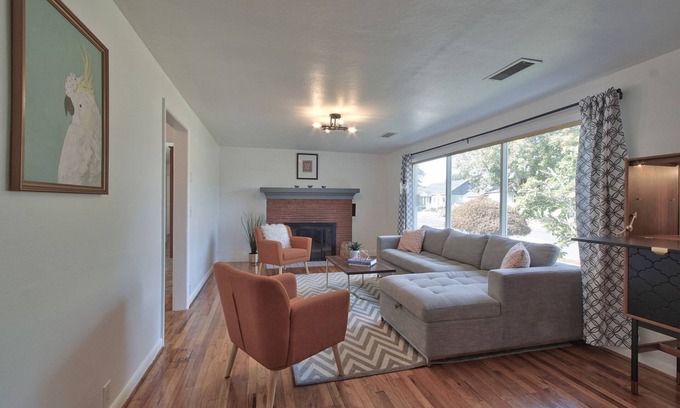 McMinnville House | Book Now for Winter Midterm Stay!