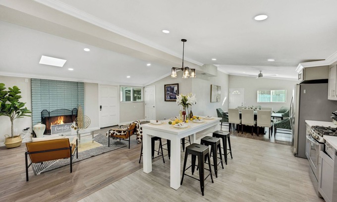 Southwest Anaheim House | BOOK NOW! Your vacation awaits your home for Disneyland and OC destinations.