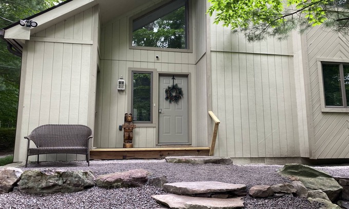 Pocono Pines Cabin | Booking 2025 Getaways! Family Cabin in Lake Naomi, FirePit, Screen Porch, Nature