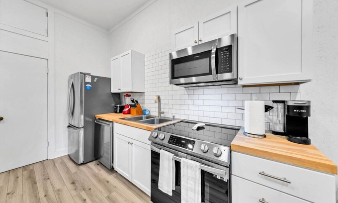 Gulfview Heights Cottage | Booking Fall Carriage house for two! Walk to the beach! 5 minutes to the beach!