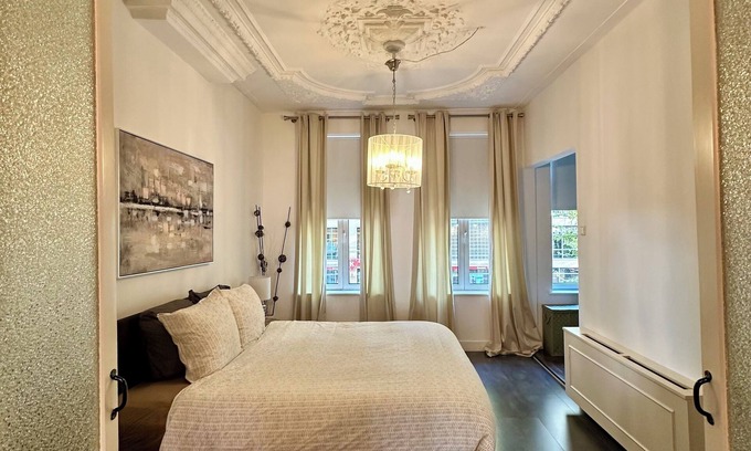 Amsterdam City Centre Apartment | Bookings Open for 2025-26! Renovated Amsterdam City Center Condo