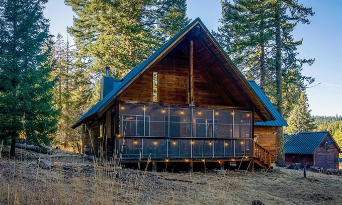 Ashland Cabin | BookStayHop - Whispering Pines Cabin Retreat ~ Dog Friendly and Mountain Views!