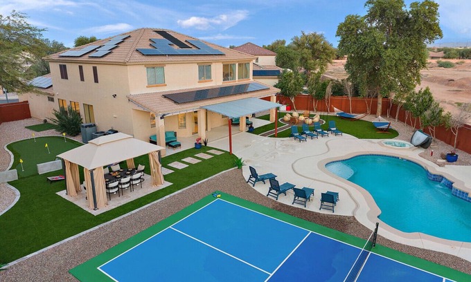 Tamaron Villa | Bora Bora! Pool, Spa, Pickleball, Theater, Firepit