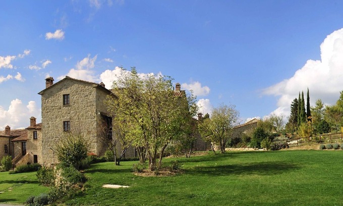 Sarteano Ski Chalet | Borgo Fastelli - Quercia Chalet in historical Borgo in Val d'Orcia