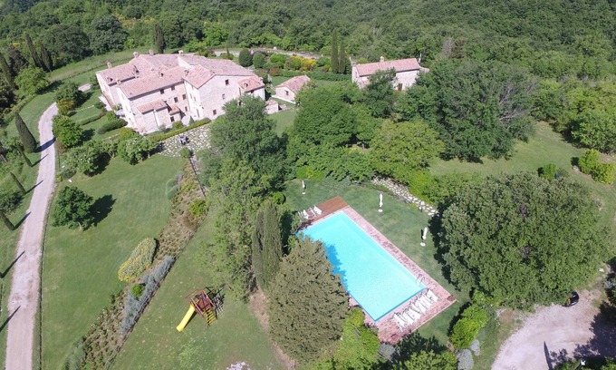 Sarteano Ski Chalet | Borgo Fastelli - Susino Chalet in historical Borgo in Val d'Orcia