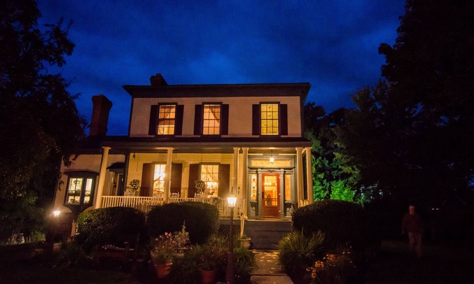 Montgomery Bed & Breakfast | Borland House Inn
