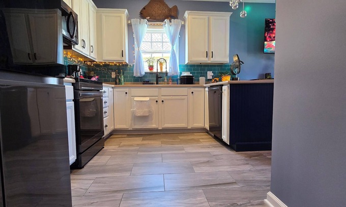 Murfreesboro House | Boro Breeze Island Escape - Cozy, Close, Amenities, Sleeps 8