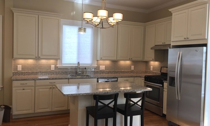 Roslindale Apartment | Boston-Modern Spacious Family Friendly Apartment w/Parking