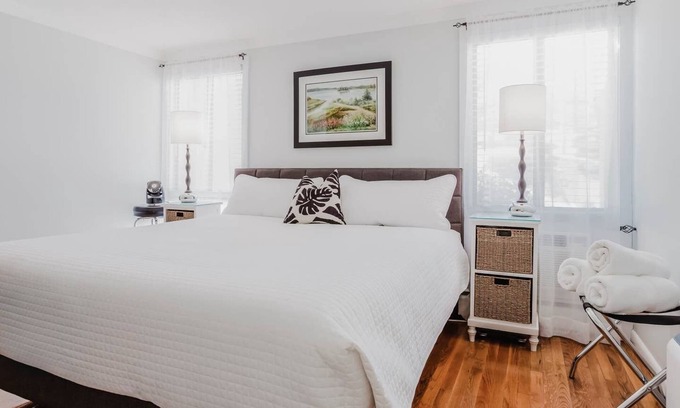 Norwood Condo | Boston - Norwood, Stylish Apartment