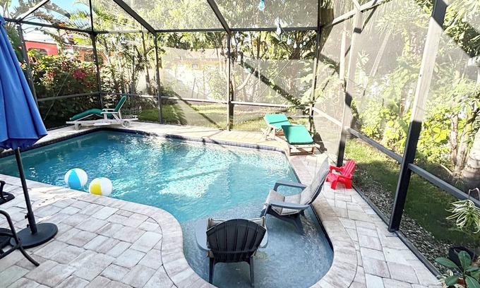 East Naples House | Botanical Escape, DWTN NAPLES 5th Ave 2 miles, 2.5 to BEACH, Heated Pool, Lania