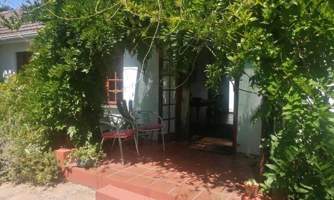 Somerset West Apartment | Botanical garden cottage on the foot of the Helderberg