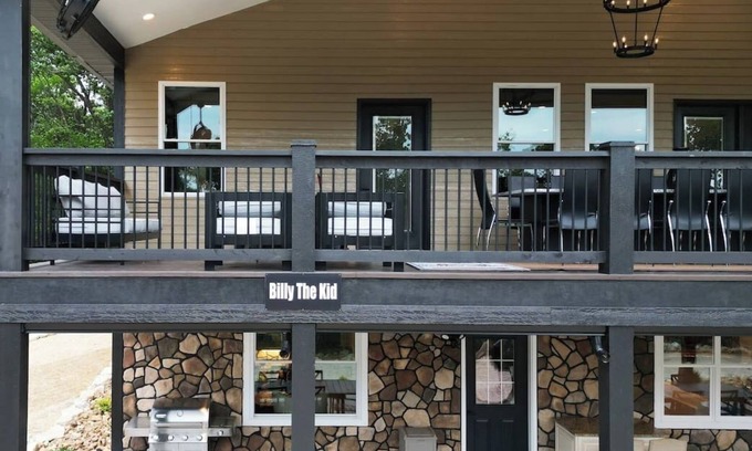 Hermann Apartment | Bottom left Billy the kid