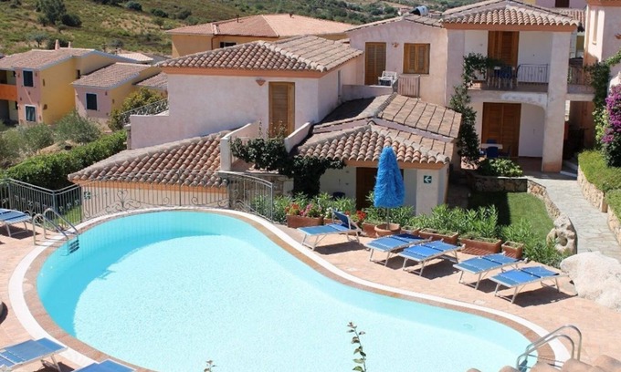 Tanaunella Apartment | Bouganvillage Three-room apartment sleeps 6, WIFI, A.C