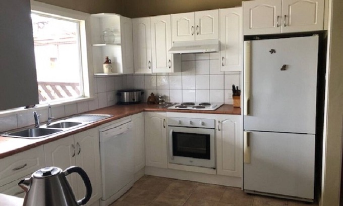 Broken Hill House | Boughtman Cottage 4 beds, sleeps 6