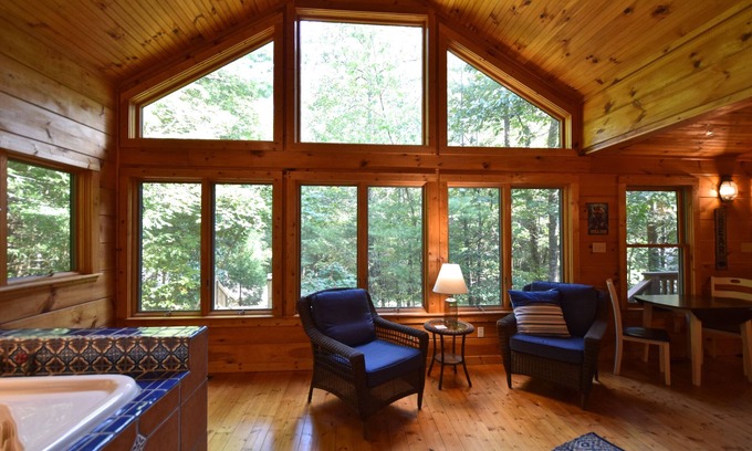 Townsend Cabin | Boulder Pass, 5 miles from the Great Smoky Mountain park entrance in Townsend !