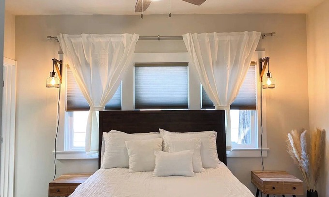 Boulevard Park House | Boulevard Park Bungalow: Walk to Dining & Nightlife