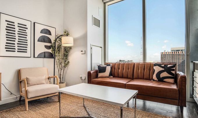 Downtown Phoenix Apartment | Boulevard Stays Highrise STU Sky Pool, Parking, Gym 28