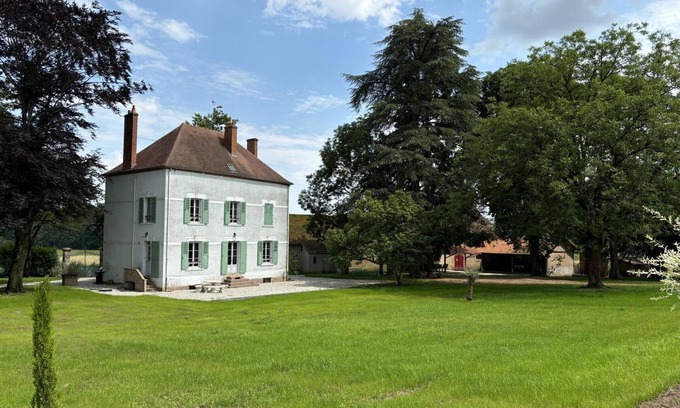 Jaligny-sur-Besbre Cottage | Bourgeois House 1830 with Garden, Pets Allowed