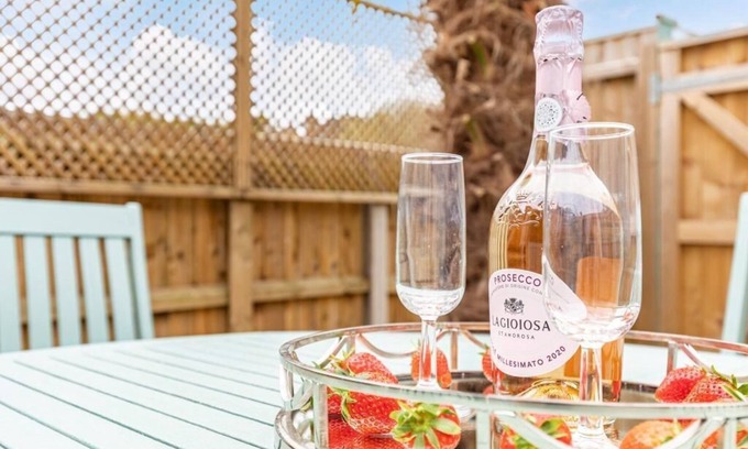 Boscombe Apartment | BOURNECOAST - FLAT WITH PATIO IN PRESTIGIOUS BOSCOMBE MANOR NEAR TO BEACHES-5286