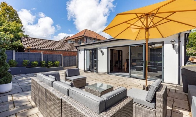 Southbourne House | BOURNECOAST: TWO BEDROOM MODERN FAMILY BUNGALOW NEAR SHOPS/RIVER/BEACH - HB2079